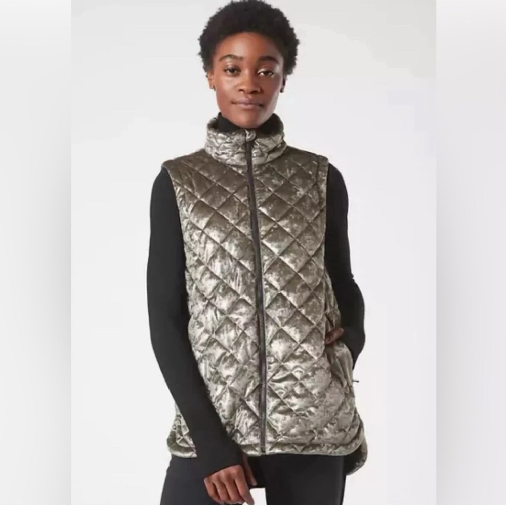 Athleta Whisper Metallic Velvet Diamond Quilted Vest Outdoor Chic Hike Walking